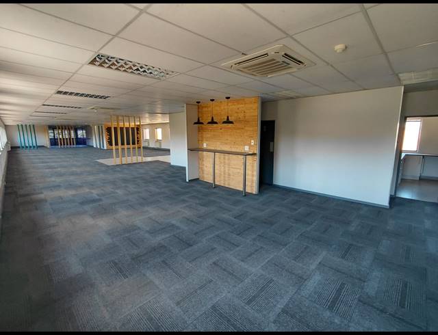 2,038M² OFFICE TO LET IN VORNA VALLEY